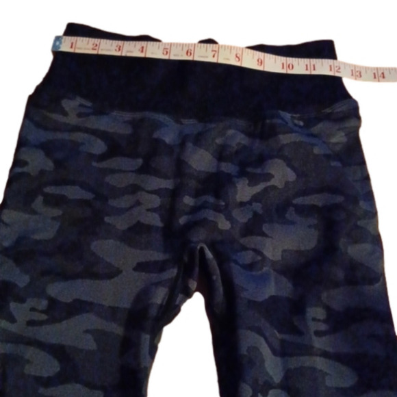 𝅺Pink Active grey/ black camo pants. Size small. Good used condition. - Picture 9 of 11